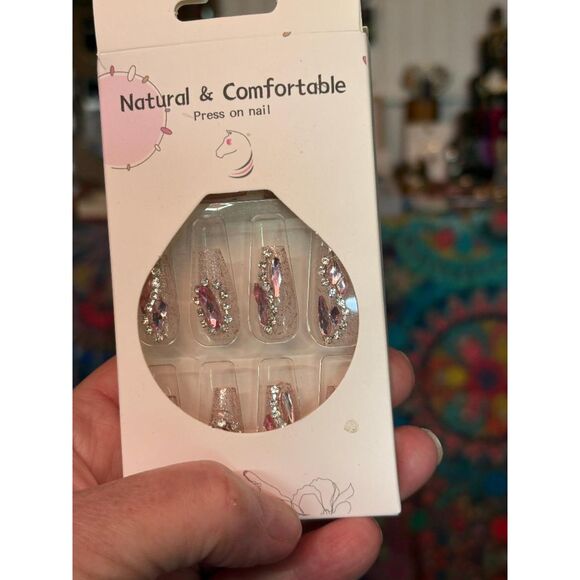 Elegant Sparkling Silver & Pink Press-On Nails - Picture 1 of 3
